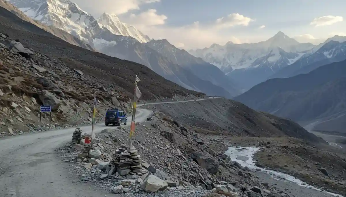 Mana Pass road Uttarakhand - highest motorable road in the world at 18400 feet